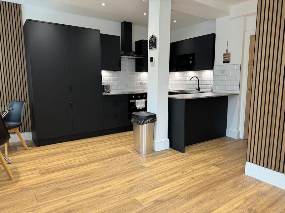 Entire Apartment In Waterloo מראה חיצוני תמונה