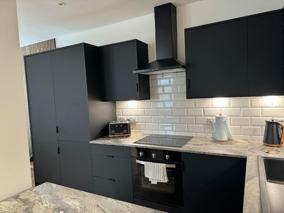 Entire Apartment In Waterloo מראה חיצוני תמונה